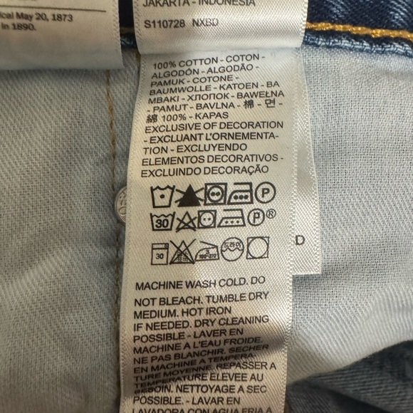 Levi's 550 Size 48x28 Medium Wash Relaxed Fit Jeans - EUC - Picture 4 of 4